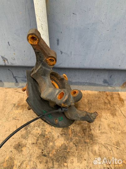 Кулак поворотный передний левый Nissan X-Trail t30