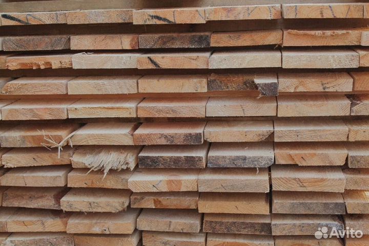 Сосновые доски, природная красота и экологическая