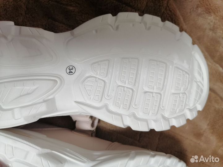 Кроссовки для девочки