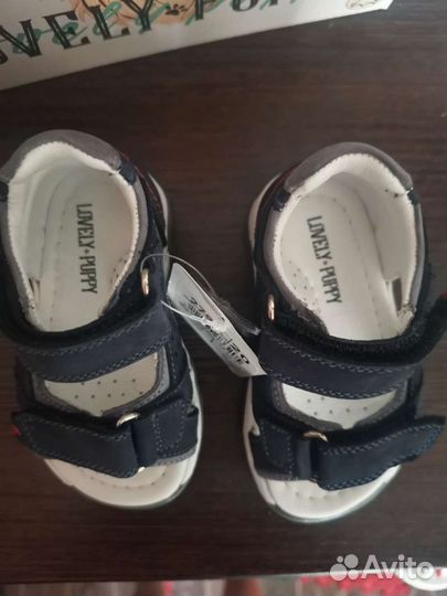Сандали новые