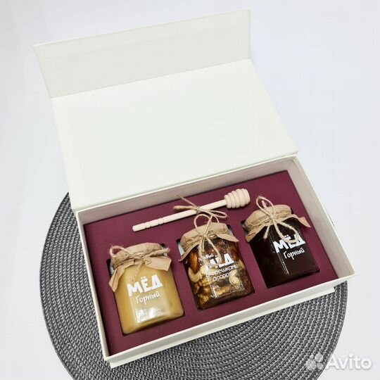 Корпоративные подарки на 23 февраля 8 марта