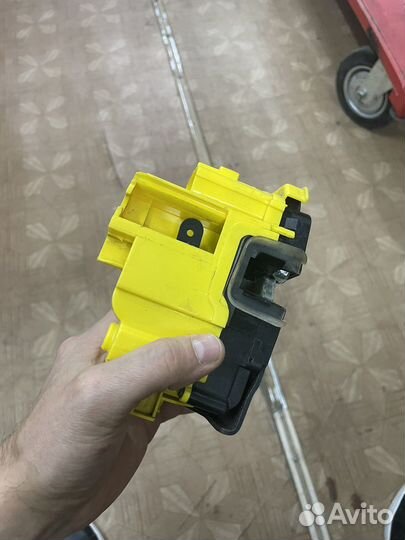 Замок двери задней правой Alfa Romeo Stelvio 949