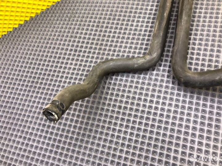 Патрубок системы охлаждения Mercedes-Benz S124