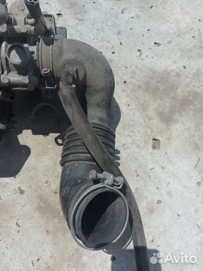 Патрубок воздушного фильтра на Mitsubishi Lancer 1