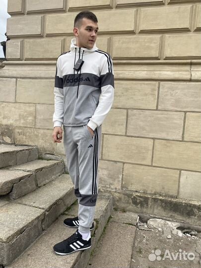 Мужской спортивный костюм