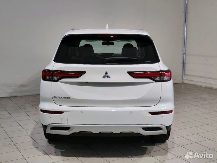 Mitsubishi Outlander 2.5 CVT, 2023, 28 км