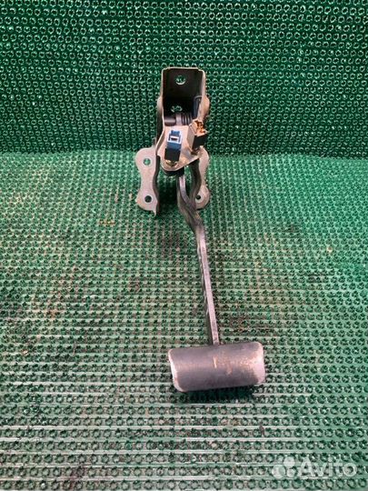 Педаль тормоза Nissan Expert venw11 YD-22(DD) 2000