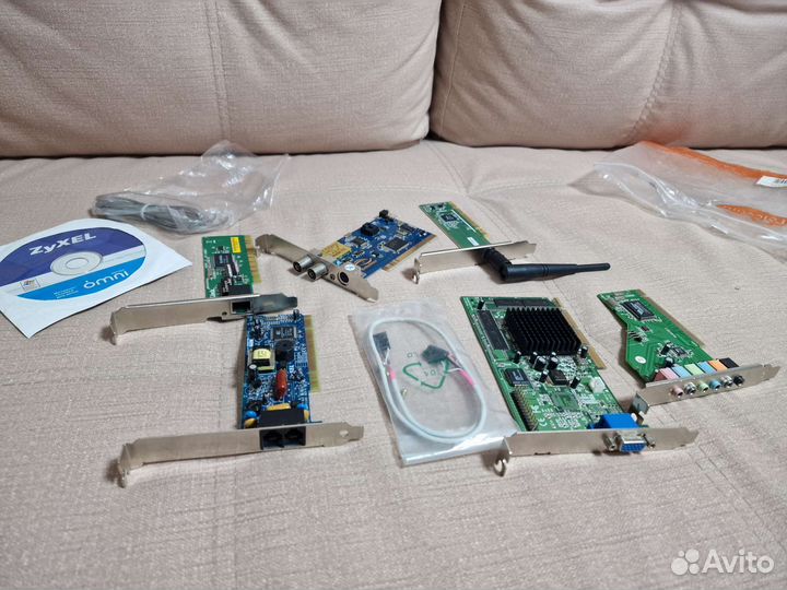 Пакет с проводами и компьютерными железками