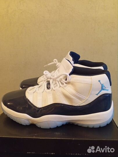 Nike Air Jordan 11 Retro White/Blue