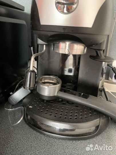 Кофеварка рожковая De'Longhi EC 221, черная