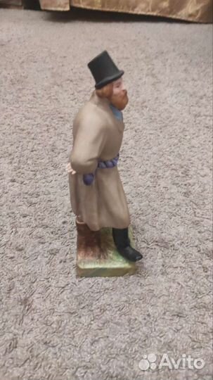 Фарфоровая статуэтка Танцующий мужик 19в