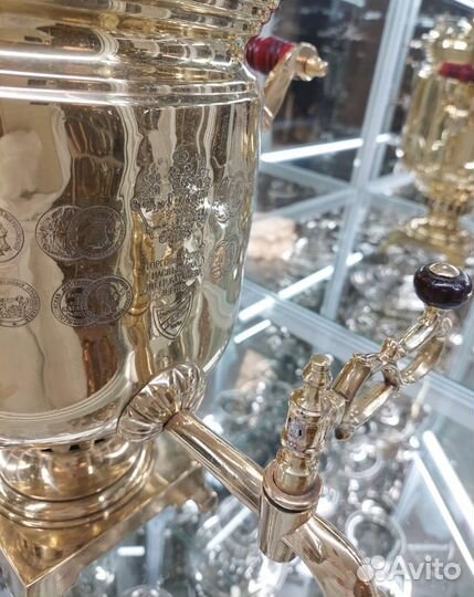 Самовар на дровах. Банка с медалями И.Г. Баташева