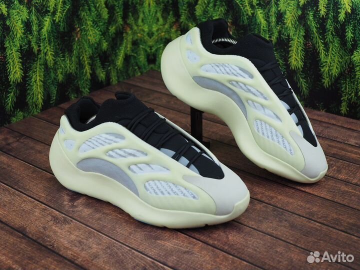 Кроссовки мужские Adidas yeezy 700 LUx