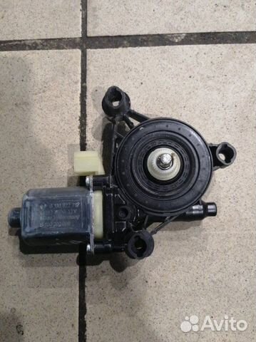 Моторчик стеклоподъемника передний левый Skoda