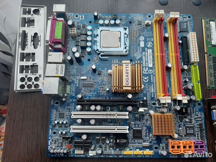 Материнская плата с процессором и памятью