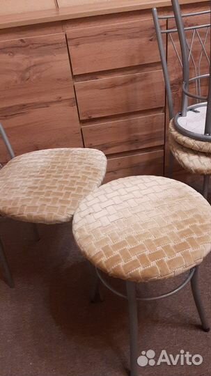 Табуретки и стулья на кухню