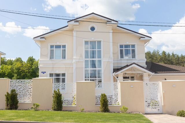 Коттедж 220 м² на участке 10 сот.