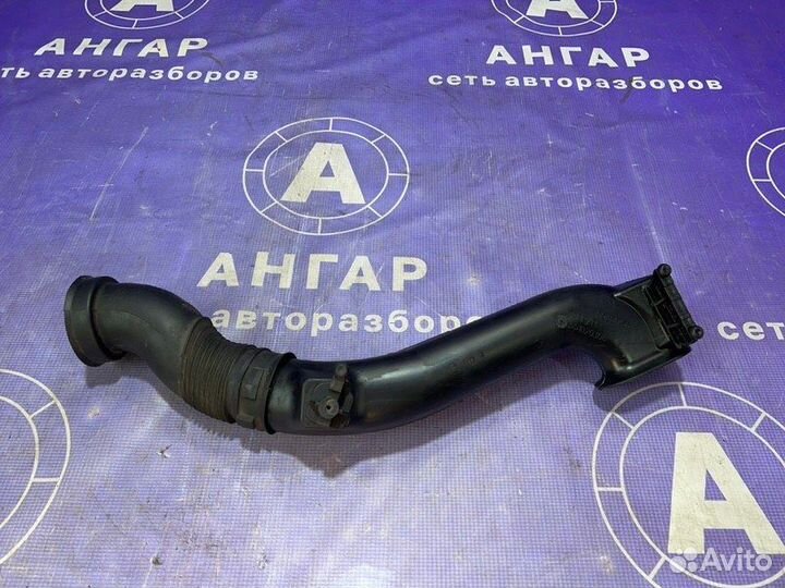 Патрубок воздухозаборника Opel Astra H Z16XER 2010