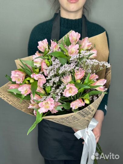 Букет альстромерии и лимониум