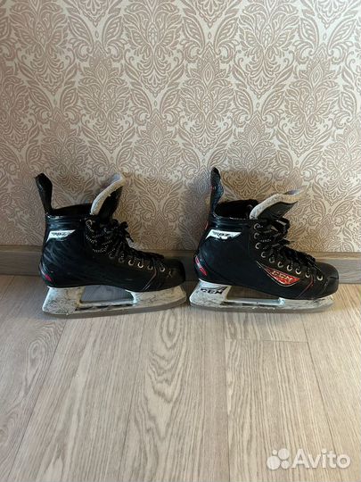 Коньки хоккейные