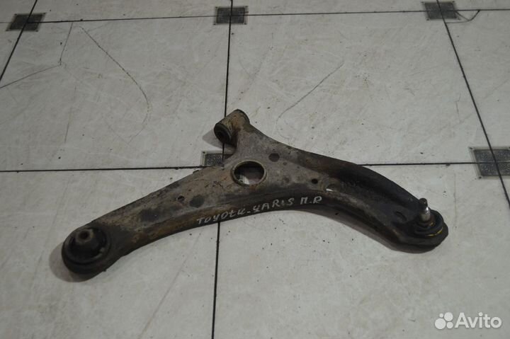 Рычаг передний правый Toyota Yaris