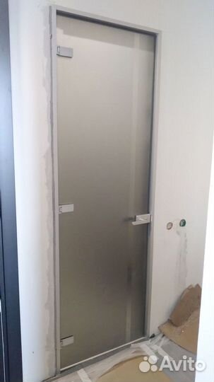 Стеклянная дверь на заказ от 3 дней