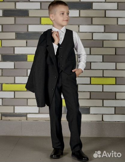 Костюм тройка для мальчика новый