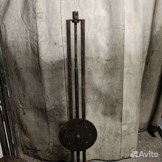 Подъемник для ремонта авто