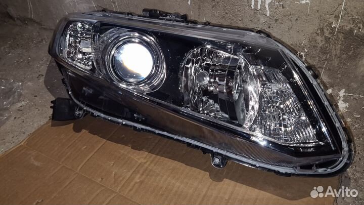 Фара правая honda Civic 5d ксенон