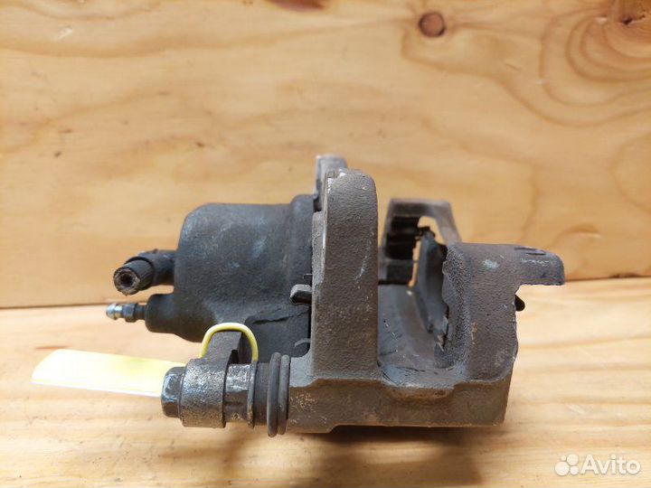 Суппорт передний левый Toyota Vitz KSP90 1krfe