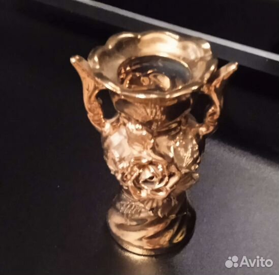 Кувшин восточный. Ваза золотая