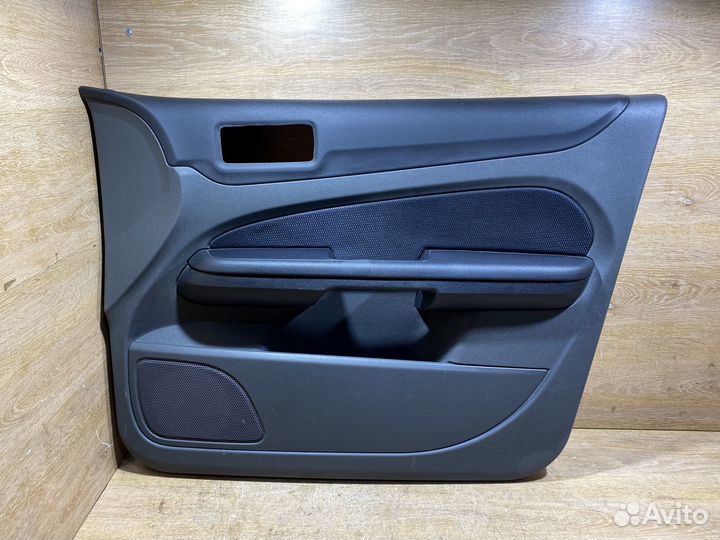 Обшивка передняя правая Ford Focus 2 79122