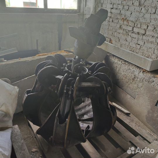 Грейферный захват для металлолома