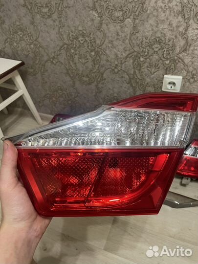 Задние фонари toyota camry 50 и молдинг багажника