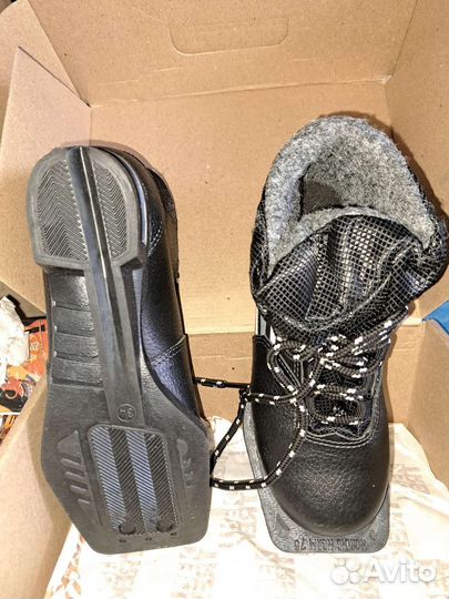 Лыжные ботинки