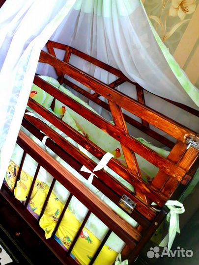 Детская кроватка