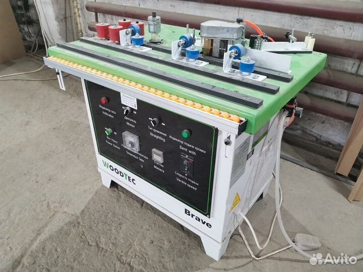 Станок для склеивания г-образной планки наличника