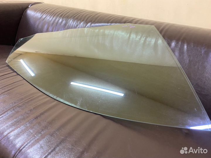 Стекло бу переднее правое Mercedes C 200 W204 2007