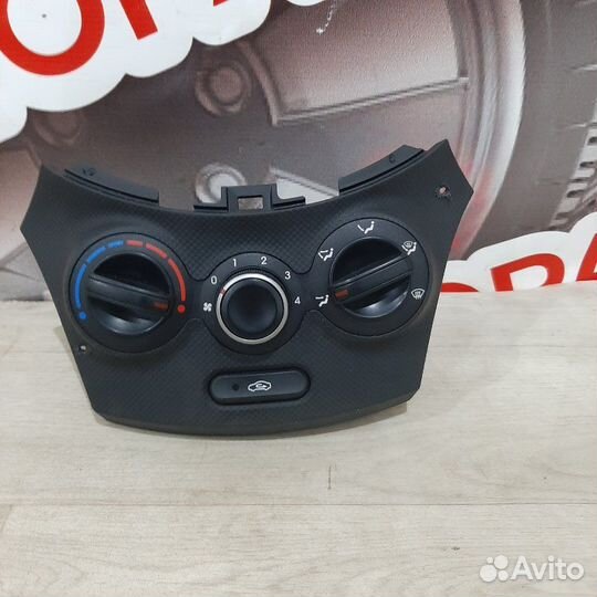 Блок управления климат-контролем Hyundai Solaris