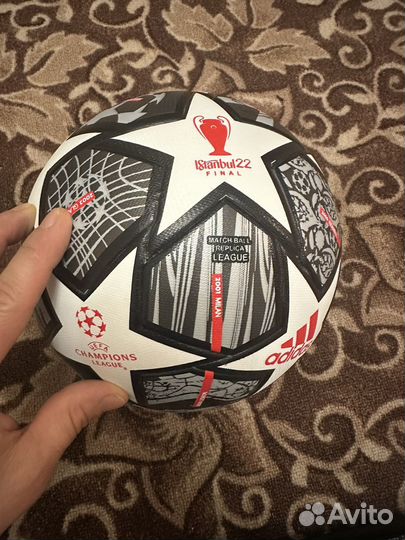 Футбольный мяч adidas лига чемпионов