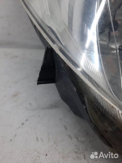 Фара передняя правая Toyota Yaris хэтчбэк 5 дв