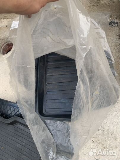 Автомобильные коврики резиновые на Гранту