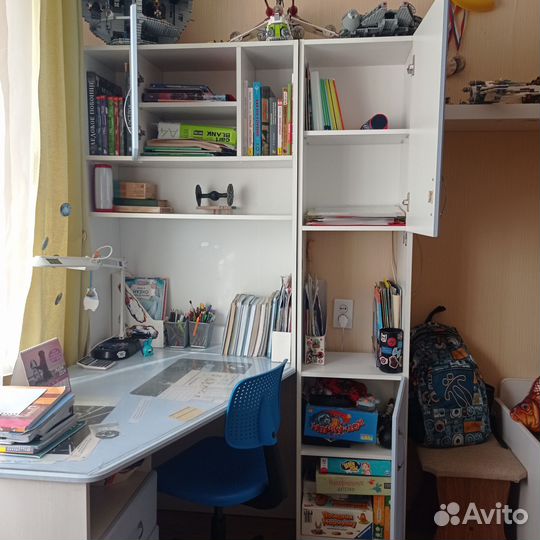 Мебель для детской (стол, шкаф, кровать)