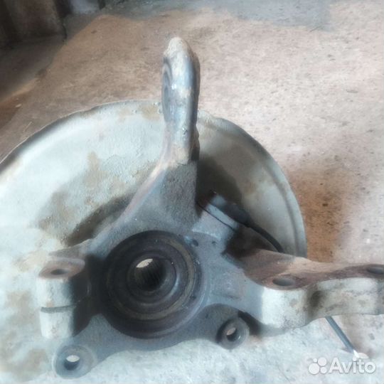 Кулак поворотный лансер 9 левый