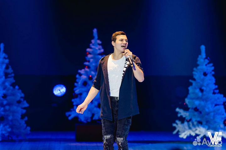 Ведущий певец