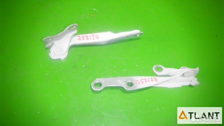 Петля капота toyota IST