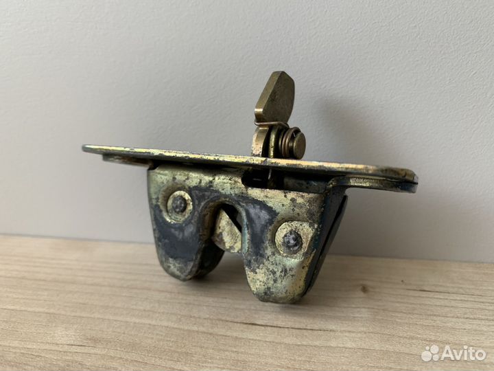 Замок крышки багажника верхняя часть BMW E23 735i