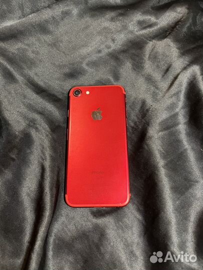 Телефон iPhone 7 red