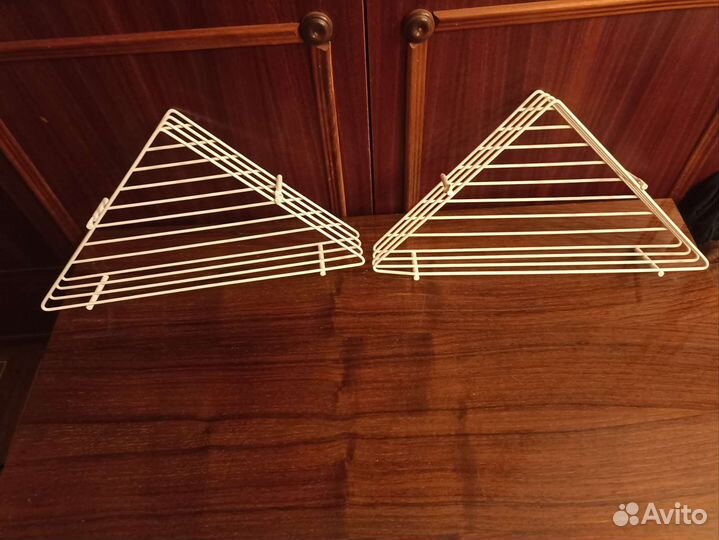 Металлические угловые полочки