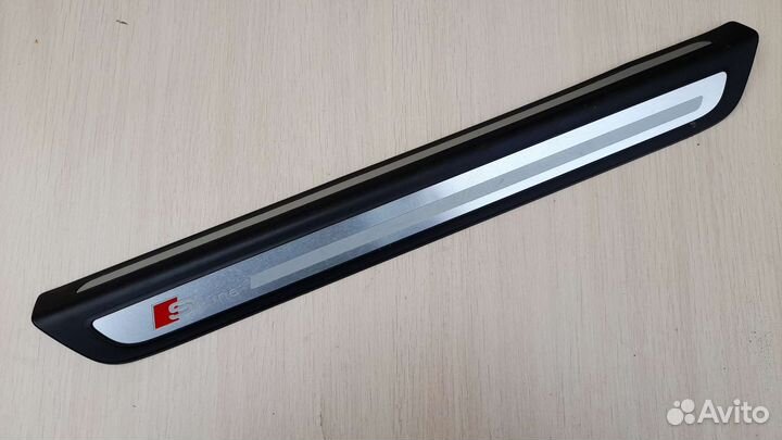 Накладка порога внутренняя передняя правая Audi Q5